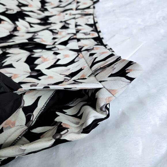 Valentino Snowdrop Crepe Couture Floral Trousers | Sizes XS & M | MSRP $2200 - Picture 6 of 13